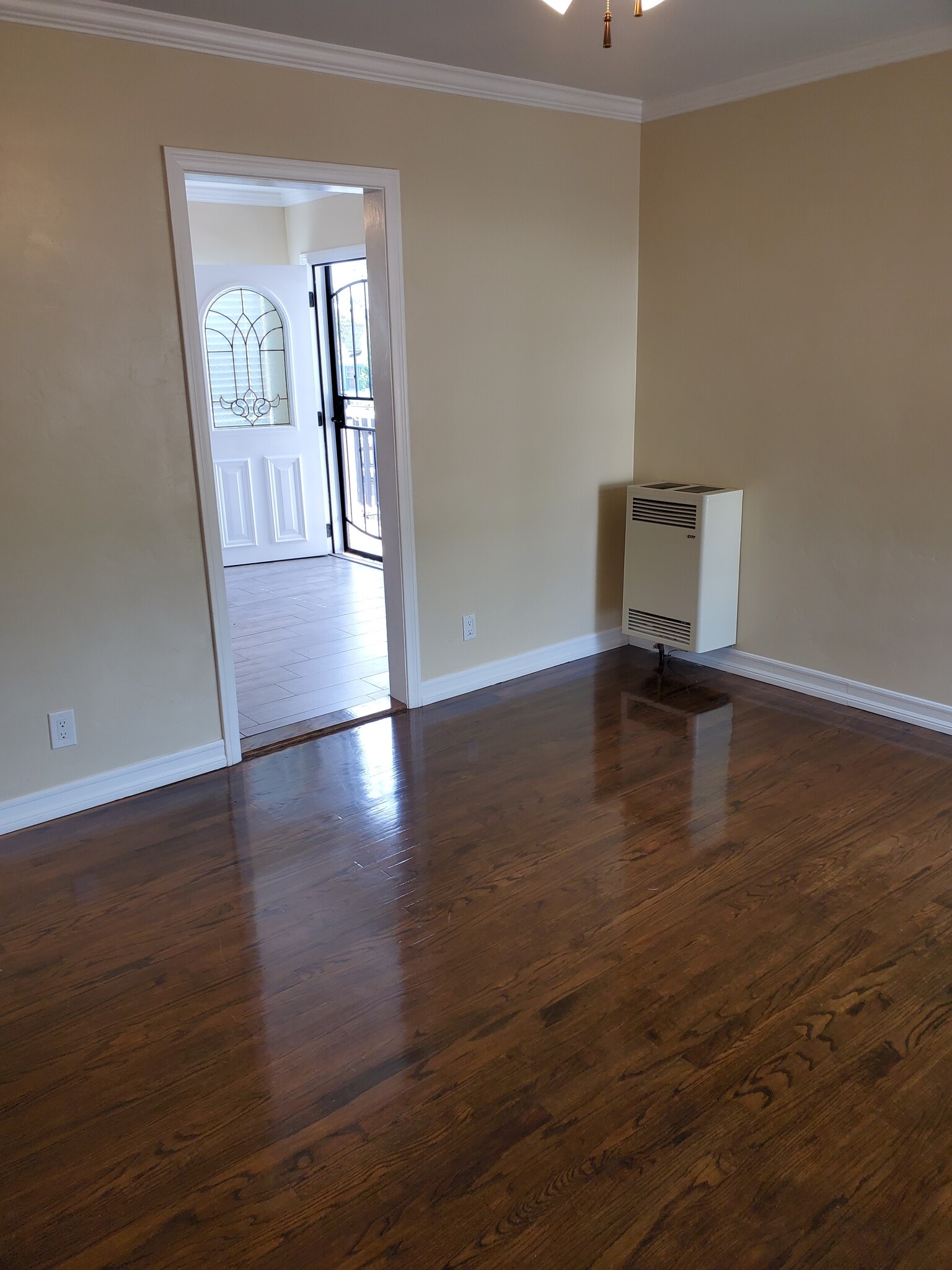 Building Photo - 421 N Ditmar St