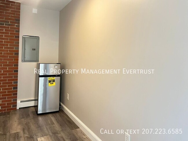 Building Photo - 111 Scott Dyer Rd