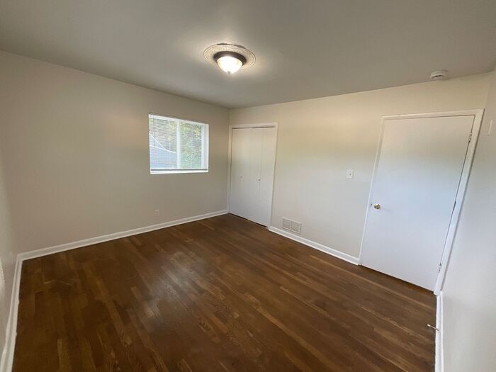 Building Photo - 3011 Horse Shoe Dr