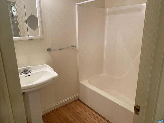 Building Photo - 415 2nd St NE