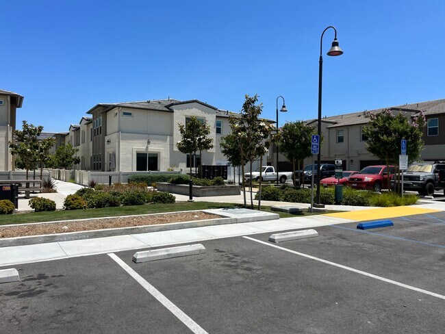 Building Photo - 54 Harmony Dr