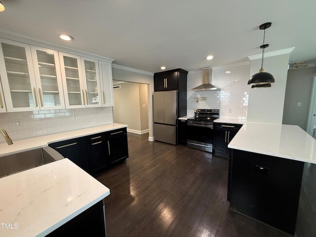 Building Photo - 215 Walnut St