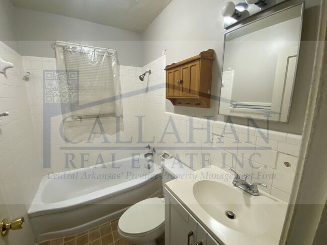 Building Photo - 2 Bedroom Duplex
