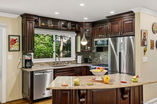 Building Photo - 110 Topland Rd