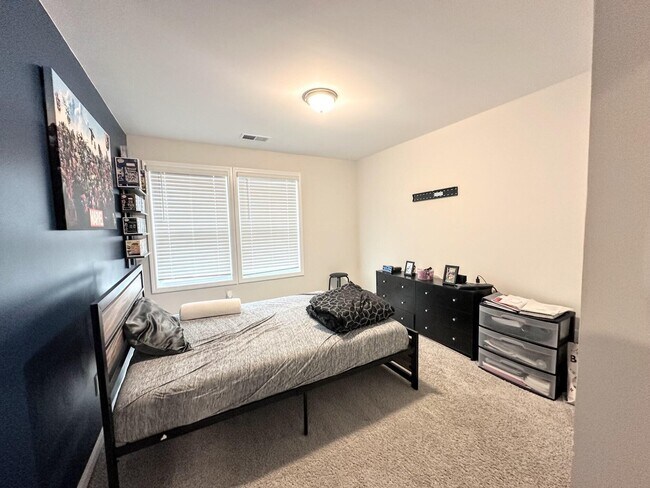 Building Photo - 4025 Thimbleberry Dr