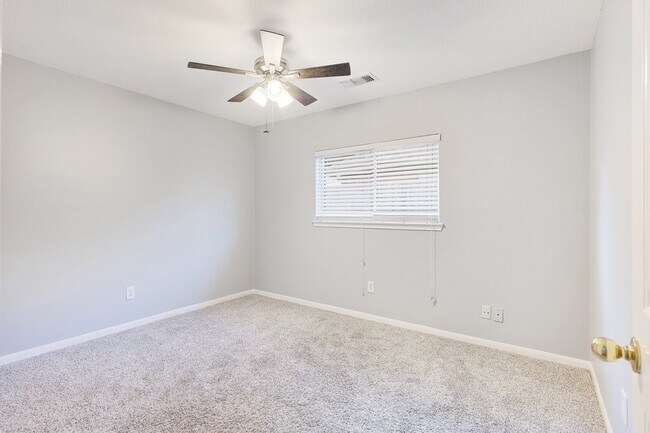 Building Photo - 2922 Abbey Field Dr