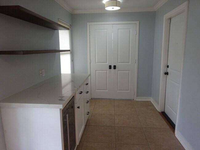 Building Photo - For Lease | 3 Bed, 1 Bath | 1,074 Sq Ft |O...
