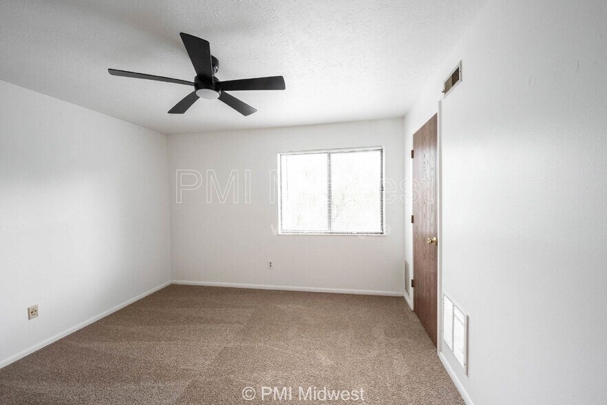 Building Photo - 4291 Village Pkwy Cir W