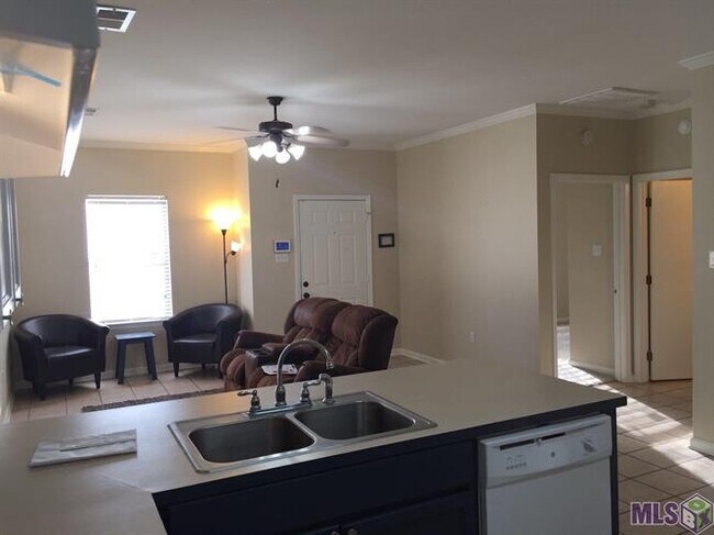 Building Photo - 9139 Pecan Tree Dr