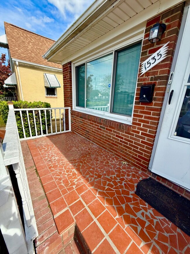 Building Photo - ***Renovated 3 Bedroom Ranch*Near Casino &...