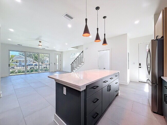 Building Photo - 334 14th St N