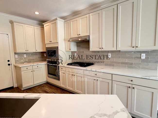 Building Photo - 5798 Mapleview Dr