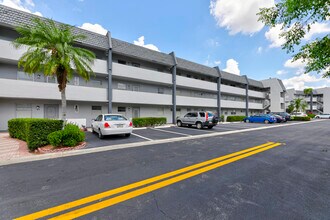 Building Photo - 7847 Golf Cir Dr