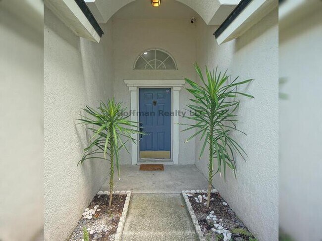 Building Photo - Charming 3 Bed, 2 Bath Home with Pond View in Sought-After Community
