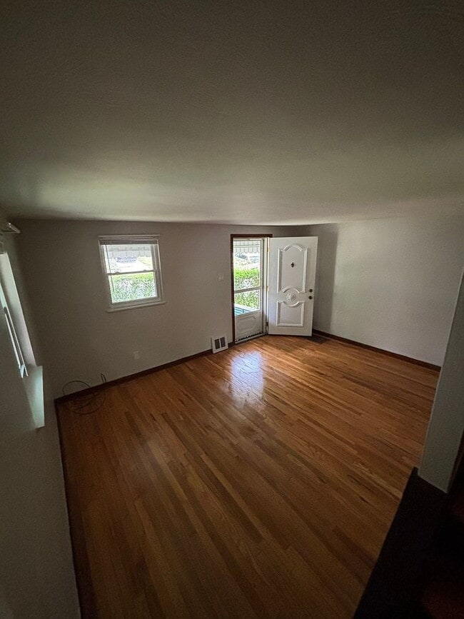 Building Photo - Single Family Home