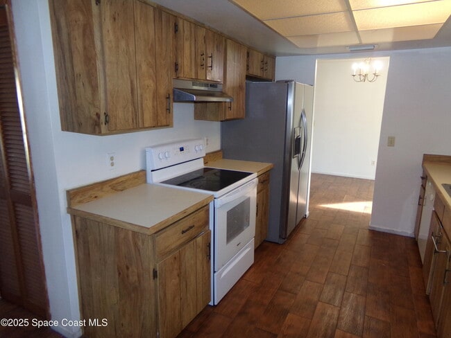 Building Photo - 1540 Fairlee Ave NW