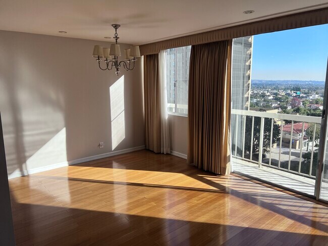 Building Photo - 10751 Wilshire Blvd