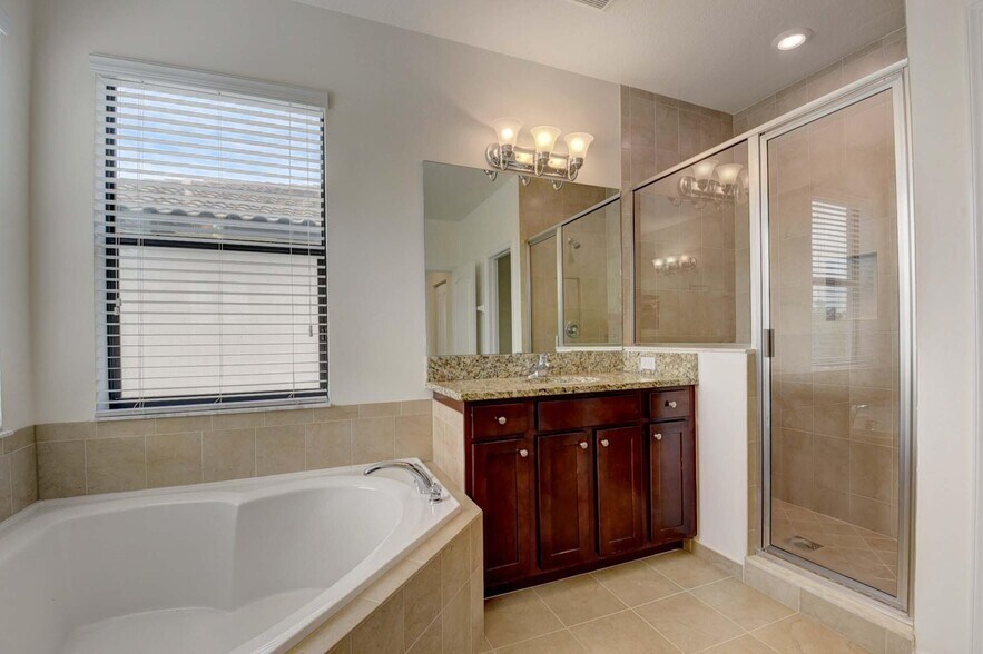 Building Photo - 8834 Willow Cove Ln
