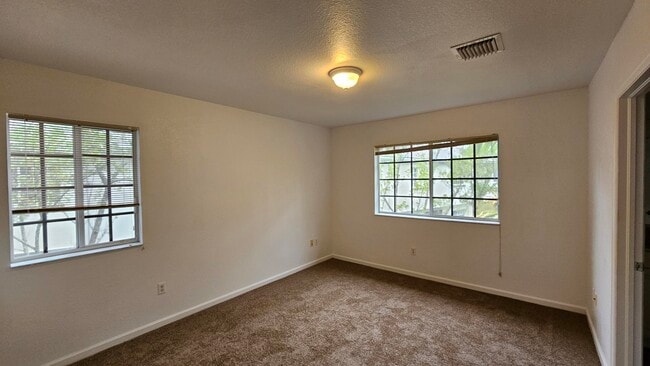 Building Photo - 2022 Island Dr