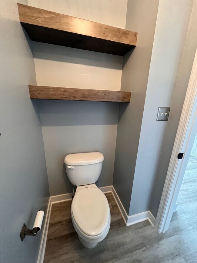 Building Photo - Avail NOW'n ROCK CREEK!