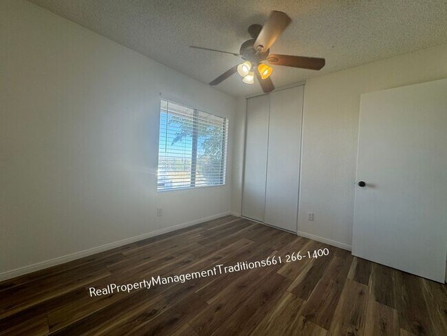 Building Photo - Charming 3 bed, 2 bath