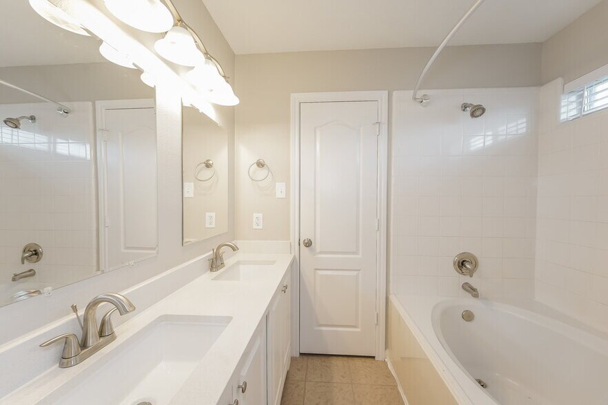 Building Photo - 5103 Santrey Dr
