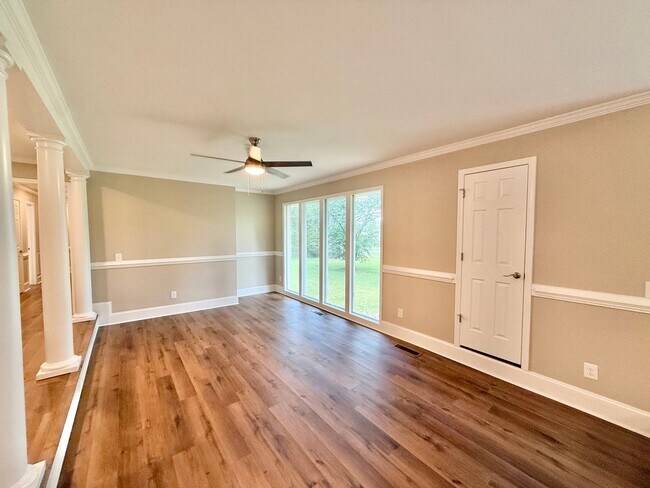 Building Photo - Newly Remodeled Ranch-Style 4BD, 3.5BA Ral...