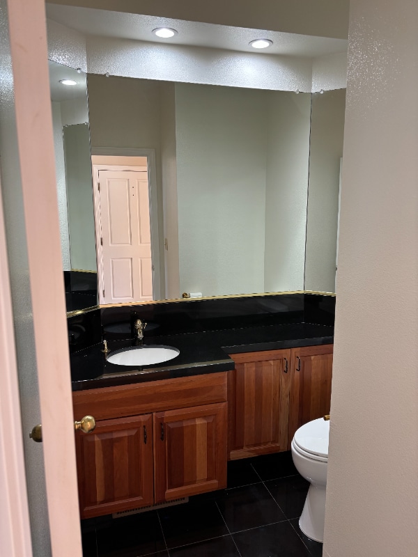 Building Photo - 242 N San Pedro Rd