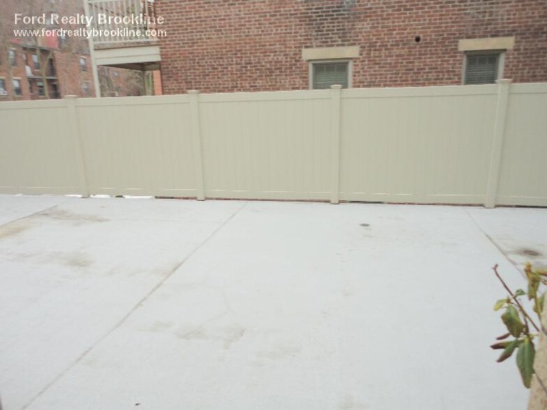 Building Photo - 123 Sewall Ave