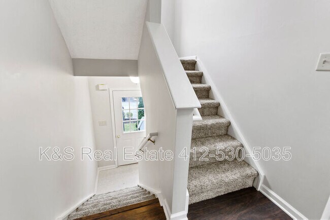 Building Photo - 122 Manor View Dr