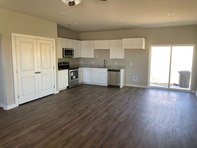 Building Photo - Brand New 3 BR/2 BA Home in Corsicana!