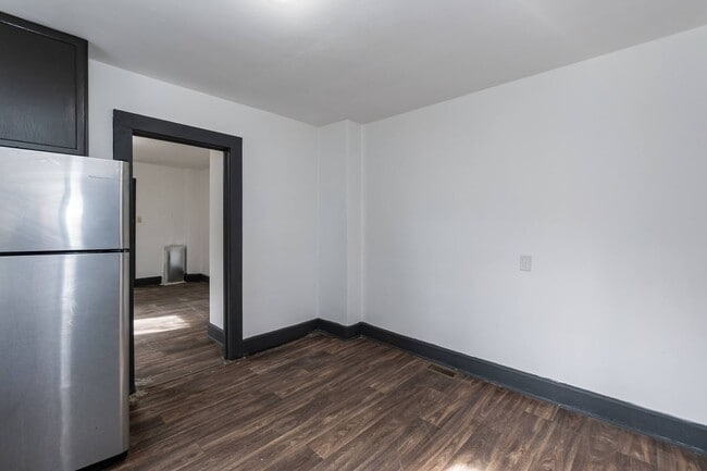 Building Photo - One Bedroom Home!