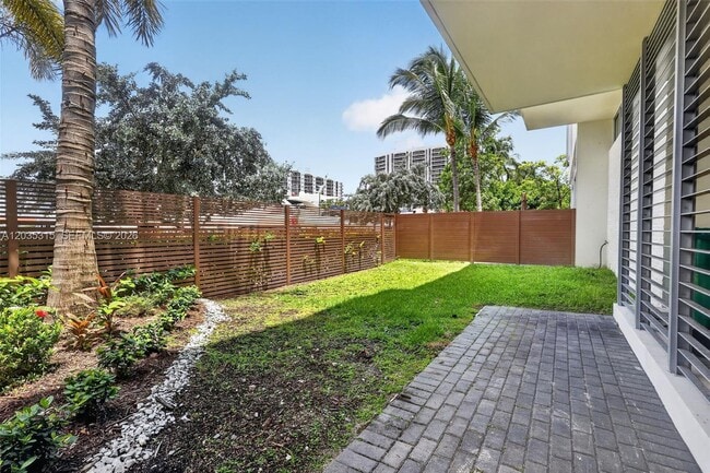Building Photo - 3750 Yacht Club Dr