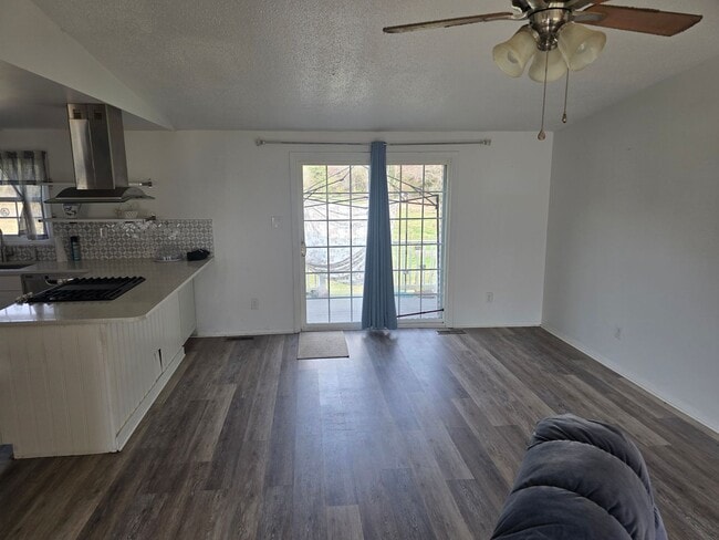 Building Photo - 3 bedrooms and a large yard