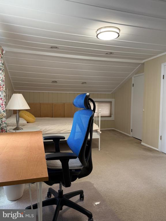 Building Photo - 407 Calvin Ln