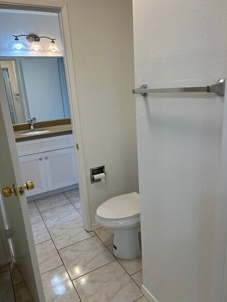 Building Photo - 4070 Porte La Paz