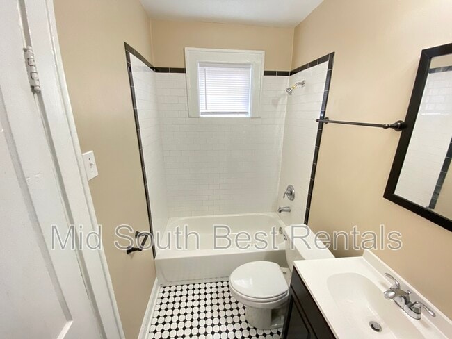 Building Photo - 720 Stonewall St