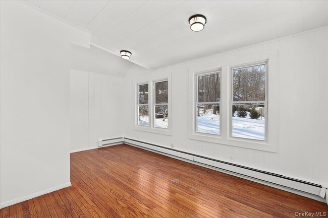 Building Photo - 300 Waccabuc Rd