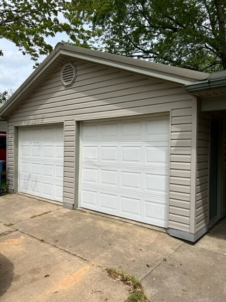 Building Photo - 302 W Crawford St