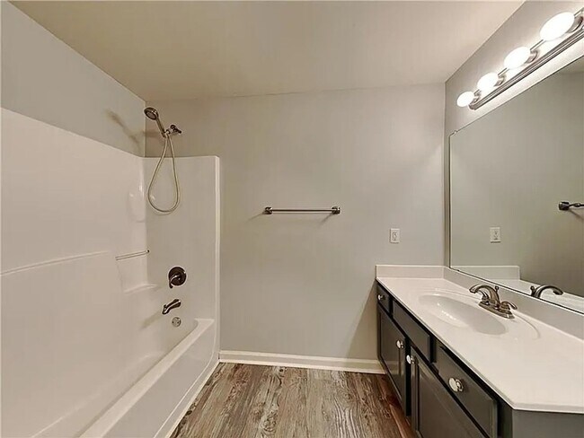 Building Photo - Spacious 4BR House in Decatur