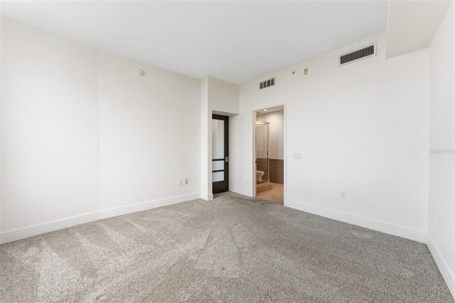 Building Photo - 912 Channelside Dr