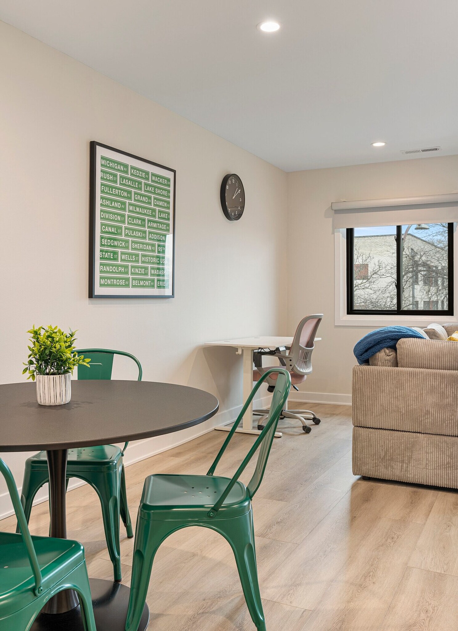 Building Photo - 2316 W Estes Ave