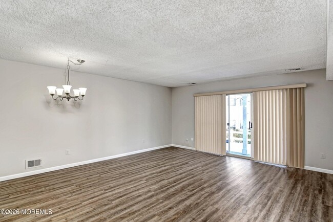 Building Photo - 159 Tulip Ln