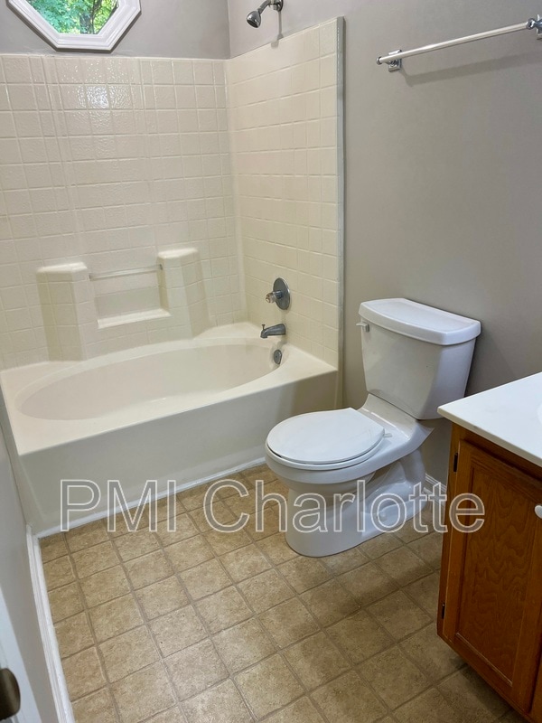 Building Photo - 10504 Grassy Plain Ct