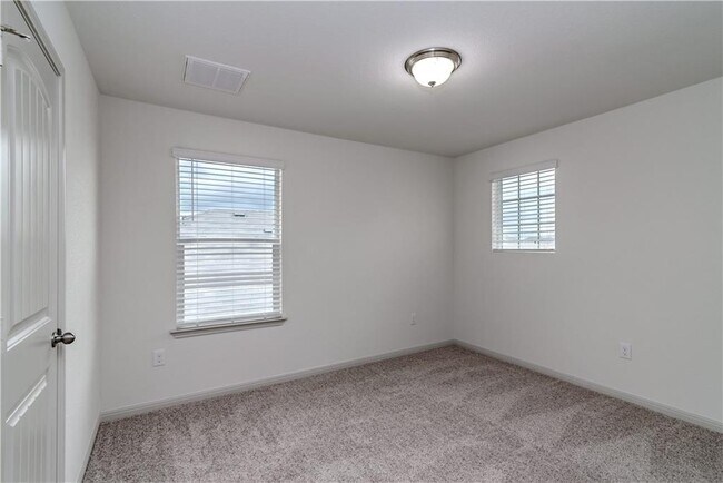 Building Photo - 132 Shiner Ln