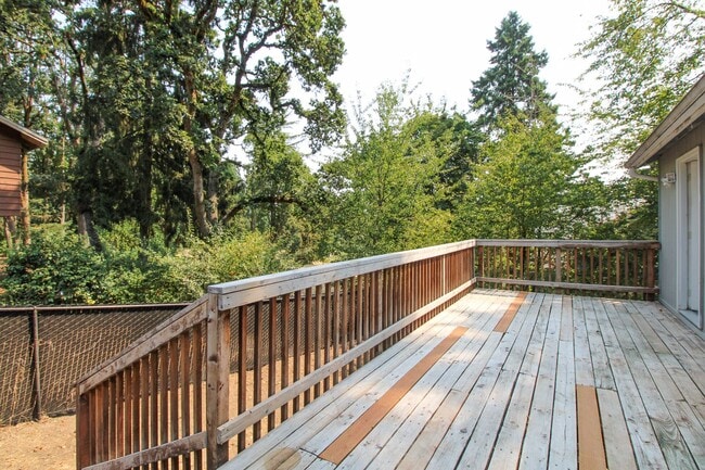 Building Photo - 3200 Lorian Ln SE