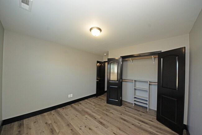 Building Photo - 315 Basil Ct