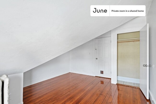 Building Photo - Room in Shared 6 bed/2 bath home