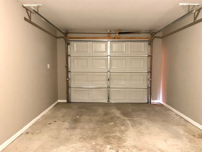 Building Photo - 604 Cory Dr