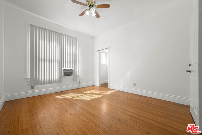 Building Photo - 1223 W 23rd St